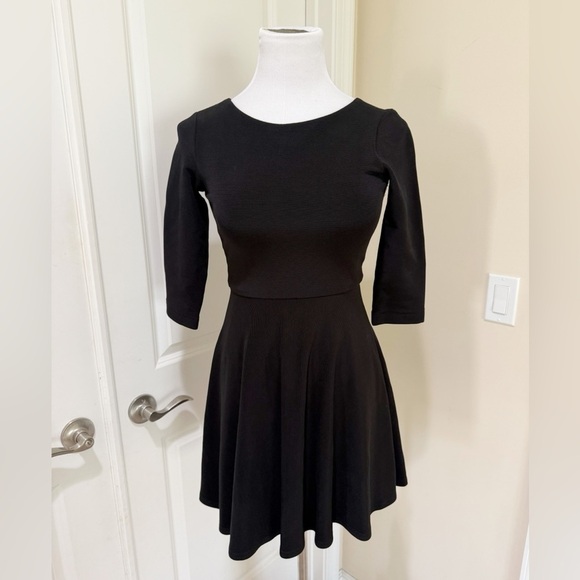 Alice + Olivia Employed 3/4 Sleeve Skater Classic Black Mini Dress Size 0